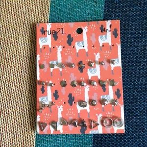 15 pairs of earrings